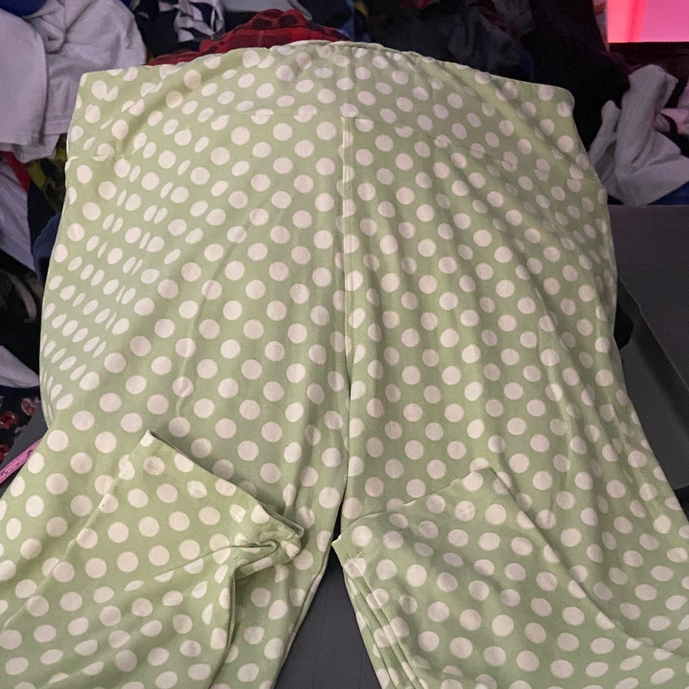 LuLaRoe Light Green and White Polka Dot Leggings T & C